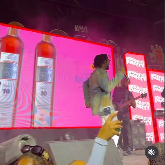 A live performance at Booless Party